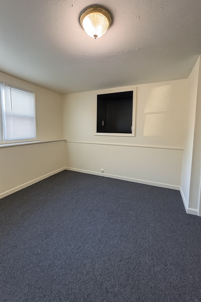 Building Photo - 8414 Dawn Dr