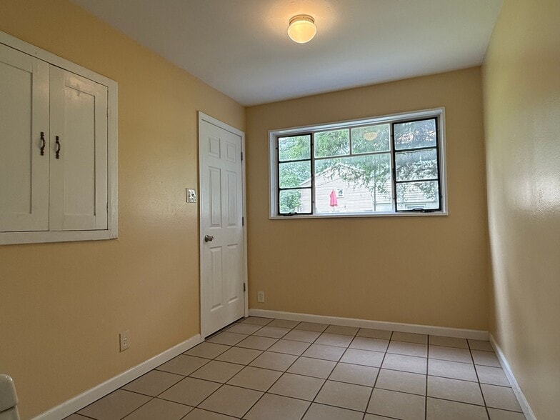 Building Photo - 7727 Paddington Dr