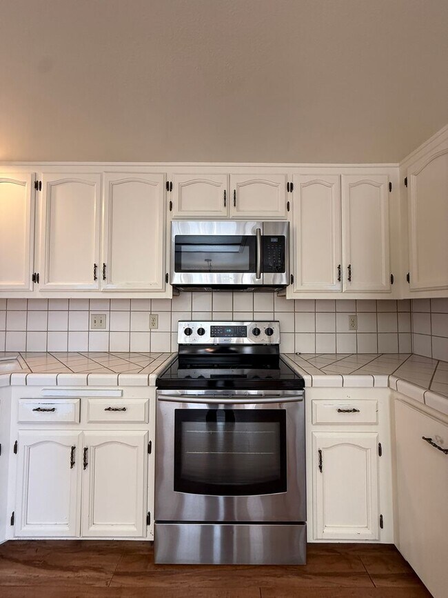 Building Photo - Beautiful Two Story Orcutt Town Home in th...
