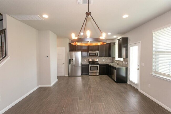 Building Photo - 1001 Zodiac Ln