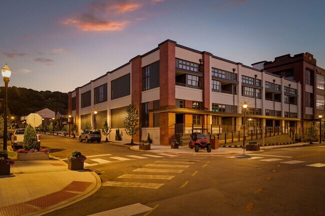 Building Photo - 2011 S Lyerly St