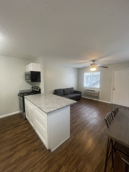 Building Photo - 476 N 300 E
