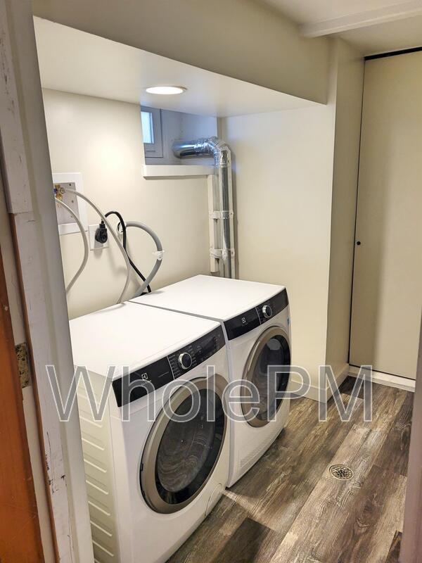 Building Photo - 721 Elati St