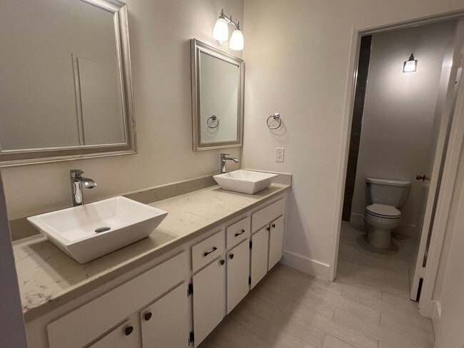 Building Photo - Stunning, spacious and large Milpitas cond...