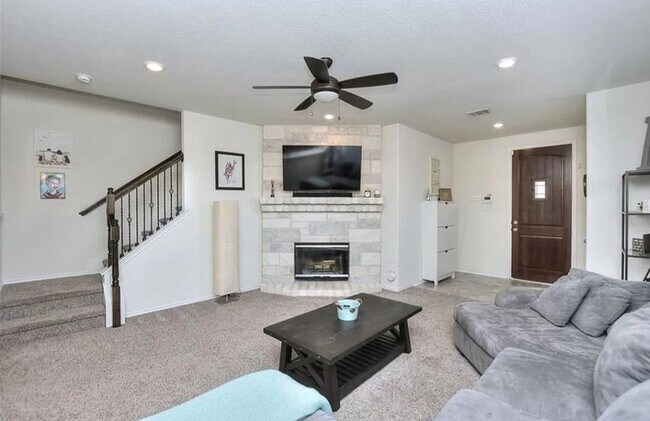 Building Photo - 2950 E Old Settlers Blvd