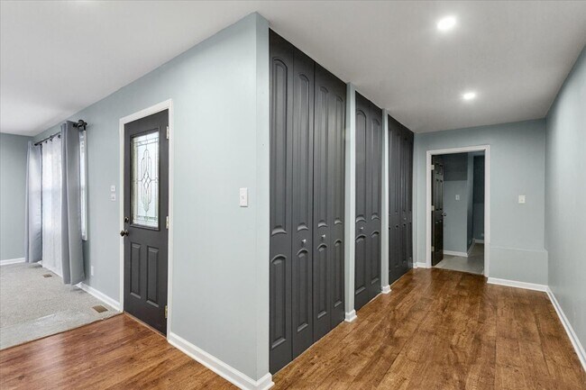 Building Photo - 809 Oakton Ave