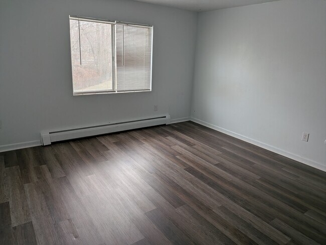 Building Photo - 83R Hobart St