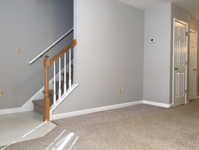 Building Photo - Lovely Townhouse! Fresh Paint, New Carpet, All Electric!  W/D Included, Privacy Fenced Backyard