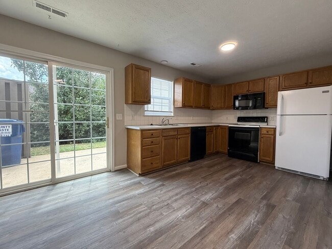 Building Photo - Village at Greenview Townhouse in Campbell County