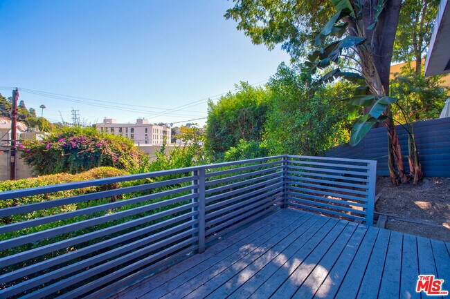 Building Photo - 3248 Descanso Dr