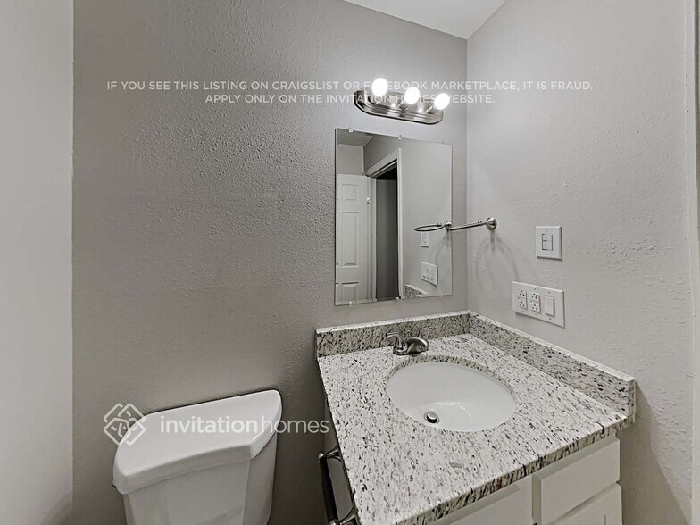 Building Photo - 3852 S Olathe Cir