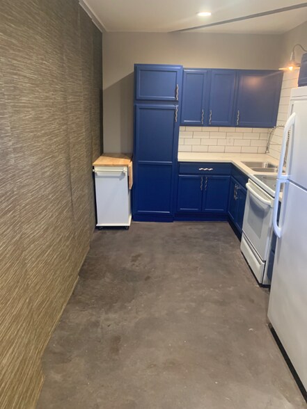 Building Photo - 2780 Powhatan Ave