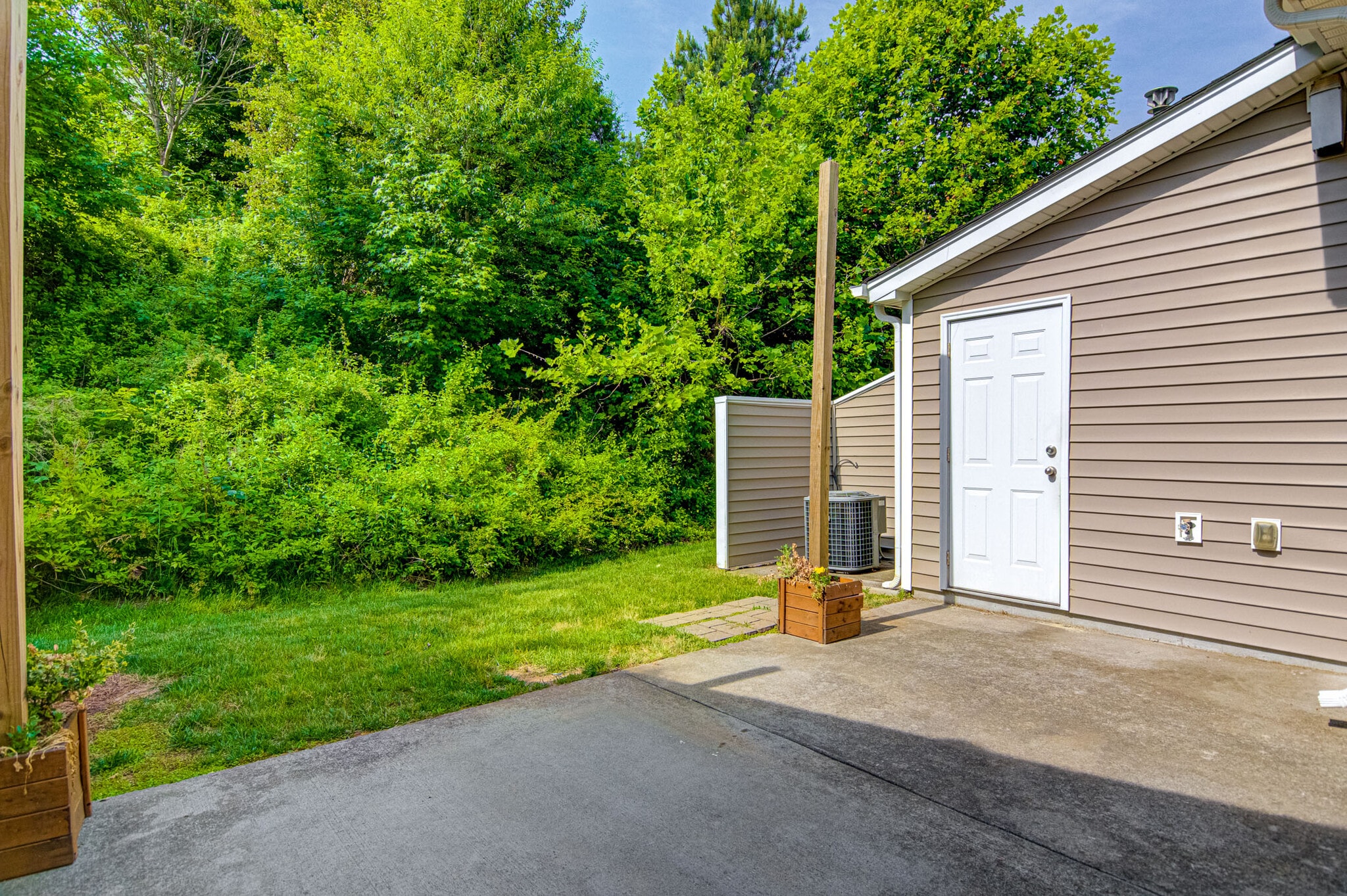 Building Photo - 5972 Hollow Wood Ct