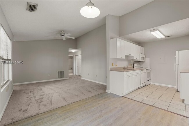 Building Photo - 32 Old S Ct