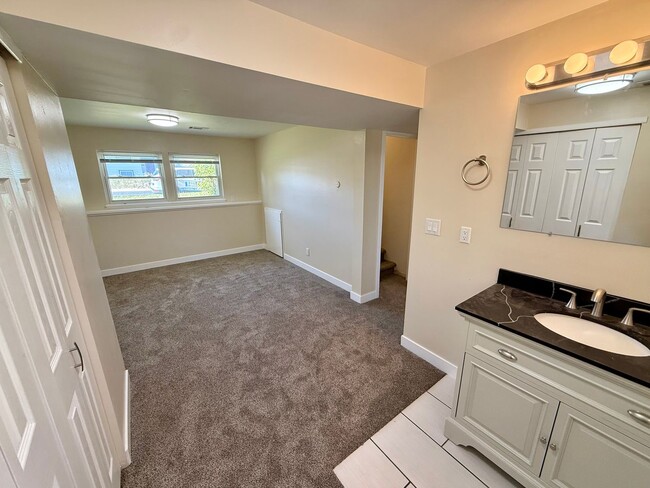 Building Photo - Great 3 bedroom 2 bath Home with Attached Garage in North Fort Collins, CO -  Newly Updated with ...