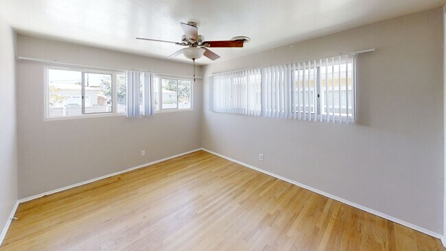 Building Photo - 7BD on Mary Lane! Huge Front Patio, Back Y...
