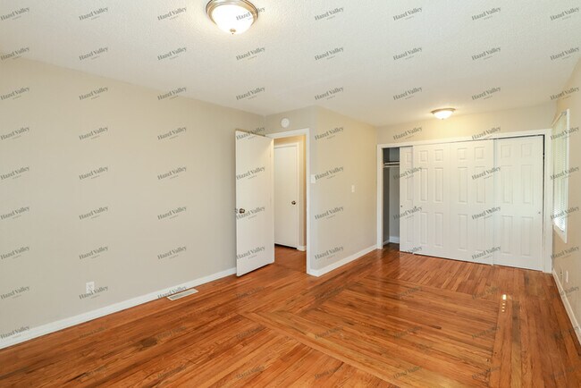 Building Photo - 4613 Myrtle Ave