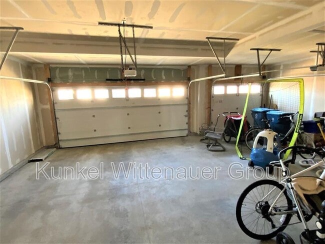 Building Photo - 2724 Ambridge Dr