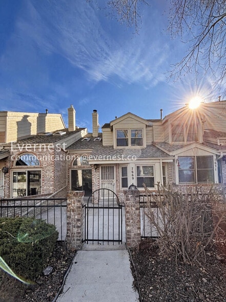 Building Photo - 7669 S Cove Cir