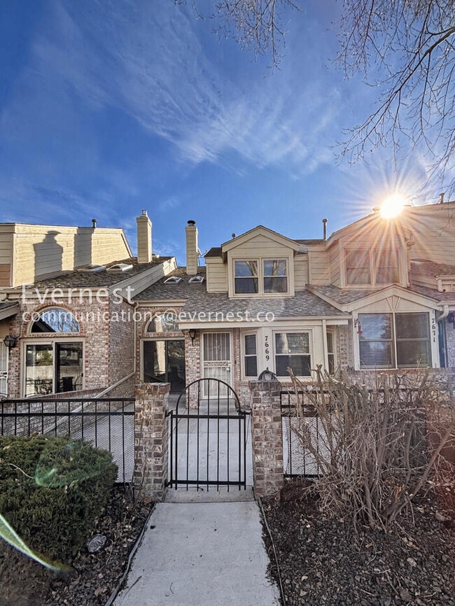 Building Photo - Comfort Meets Community in Centennial with 2 Car Garage / 3 beds & 3 baths / Available Now!