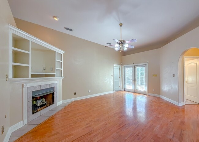 Building Photo - 3327 Dartmouth Dr