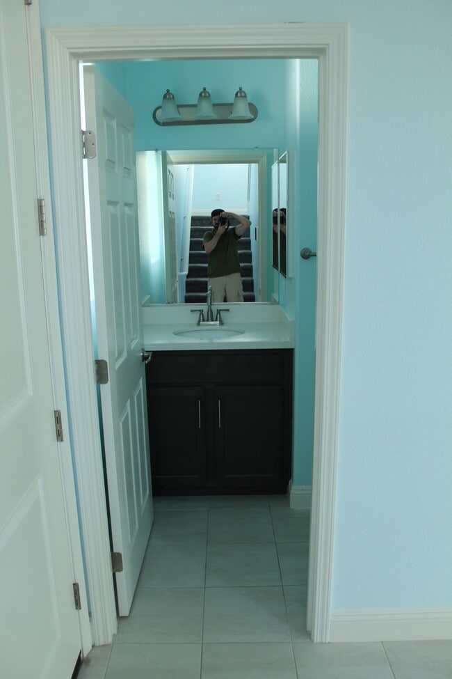 Building Photo - 4372 Ladera Dr