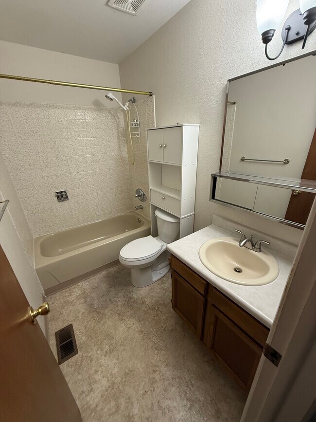 Building Photo - 1410 Crete Ct