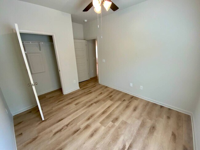 Building Photo - 611 Stillwater Cv