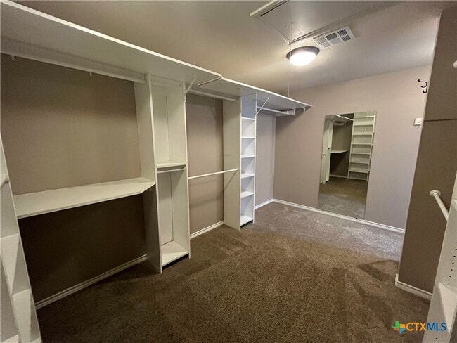 Building Photo - 2013 Highland Dr