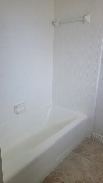 Building Photo - 7621 Dentcrest Dr