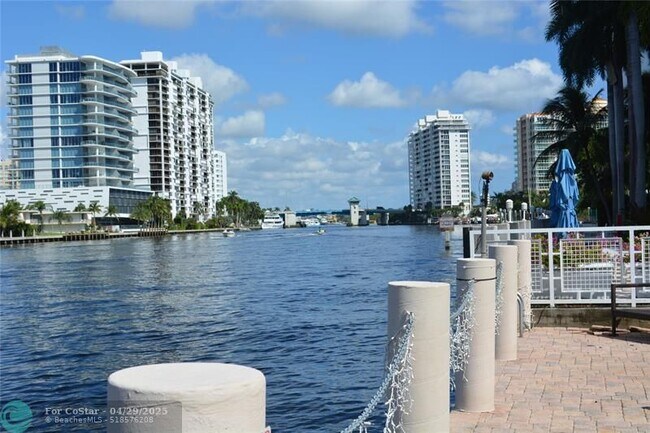 Building Photo - 711 Bayshore Dr