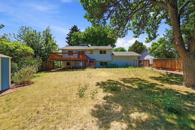 Building Photo - $1,995.95 4-bed, 1.5 bath, located in Colorado Springs with a large back yard