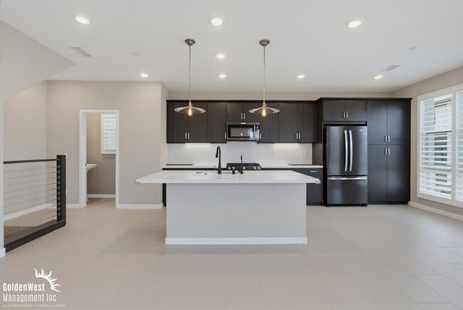 Building Photo - Modern and Stylish 2Bdm 2.5Ba Home in the Civita Community of Mission Valley!