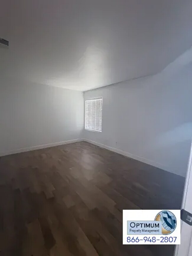 Building Photo - Spacious 4-Bedroom Home with Elegant Finishes & Convenient Location