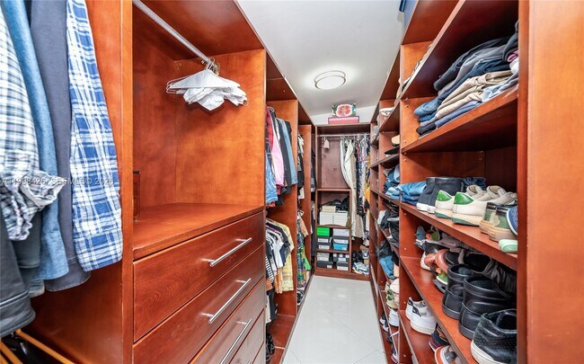 Building Photo - 1003 NE 118th St