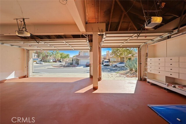 Building Photo - 325 Rainbow Terrace