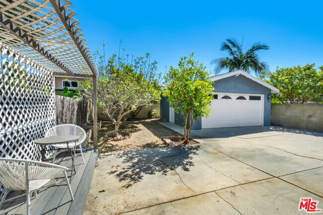 Building Photo - 11882 Ramona Ave