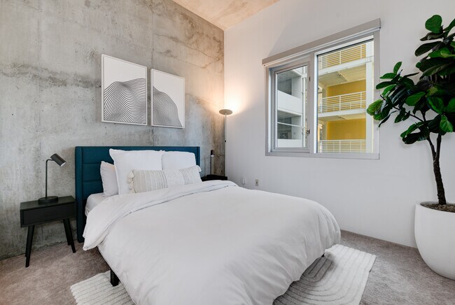 Secondary Bedroom with Queen Bed - 1025 Island Ave