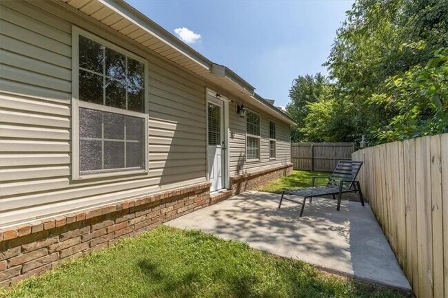 Building Photo - 2705 SW Greensprings Rd