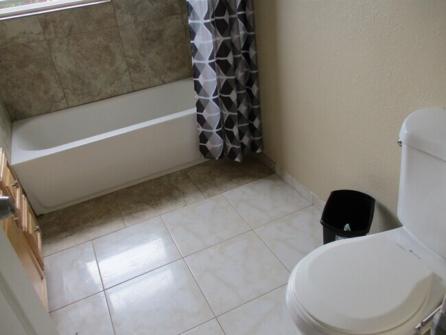 Building Photo - 4951 Campanile Dr