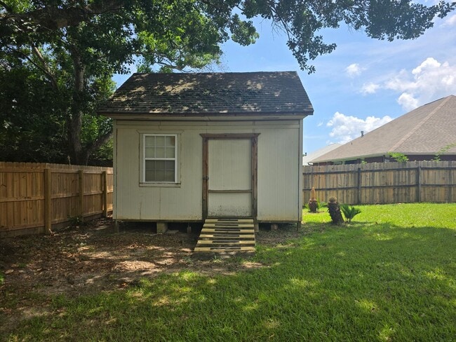 Building Photo - 4BR/3BA home with shed close to Navy Feder...