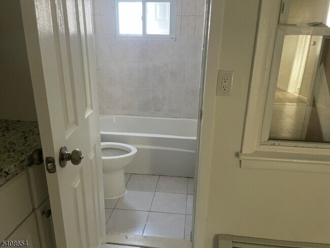 Building Photo - 345 Sussex St