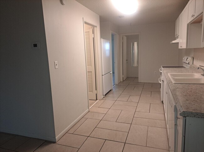 Building Photo - 2050 Oleander Blvd