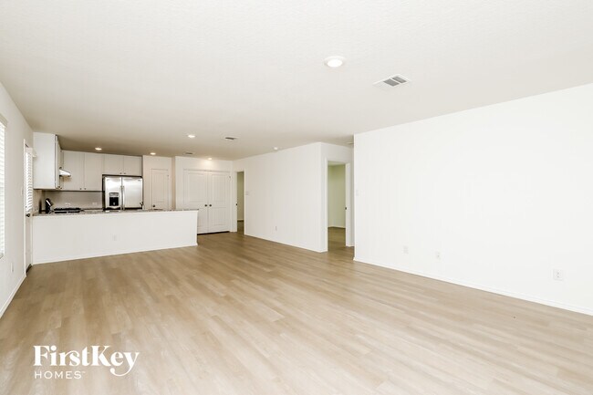Building Photo - 10407 McClintock Dr