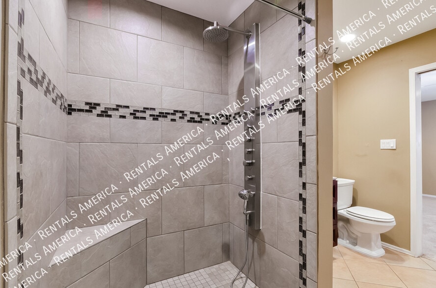 Building Photo - 5625 E 20th St