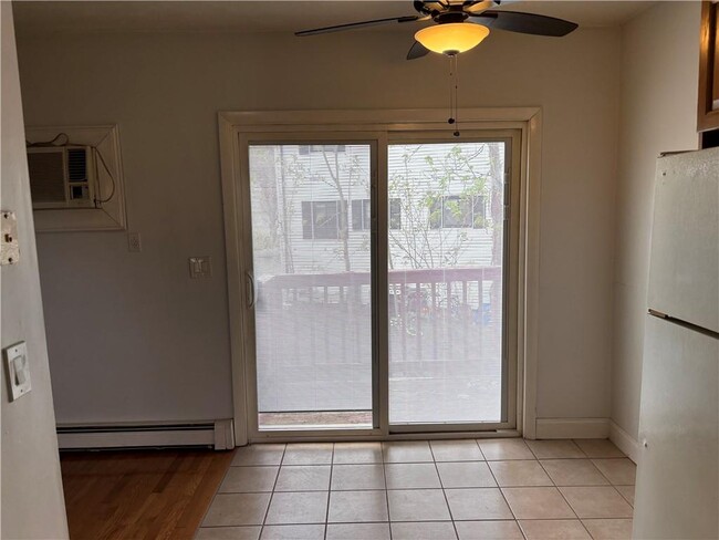 Building Photo - 336 Killingly St