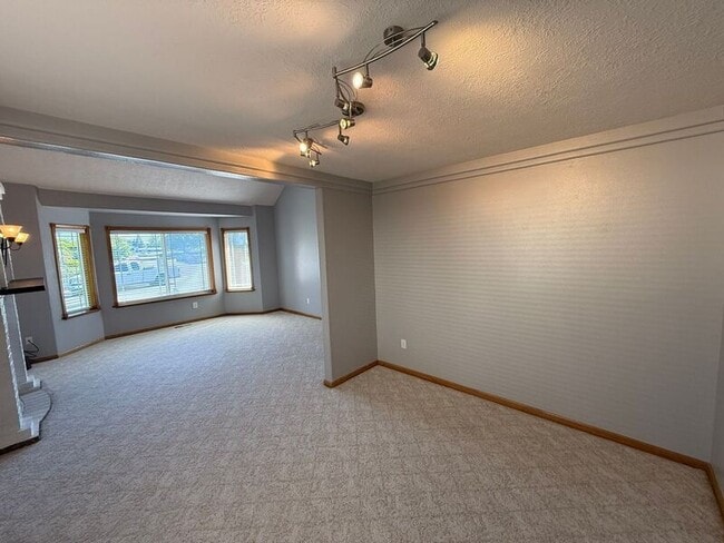 Building Photo - 757 Sphinx Ct NE