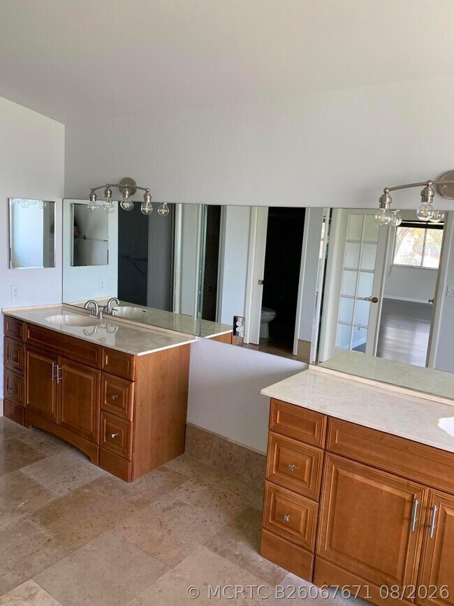 Building Photo - 10837 Palm Spring Dr