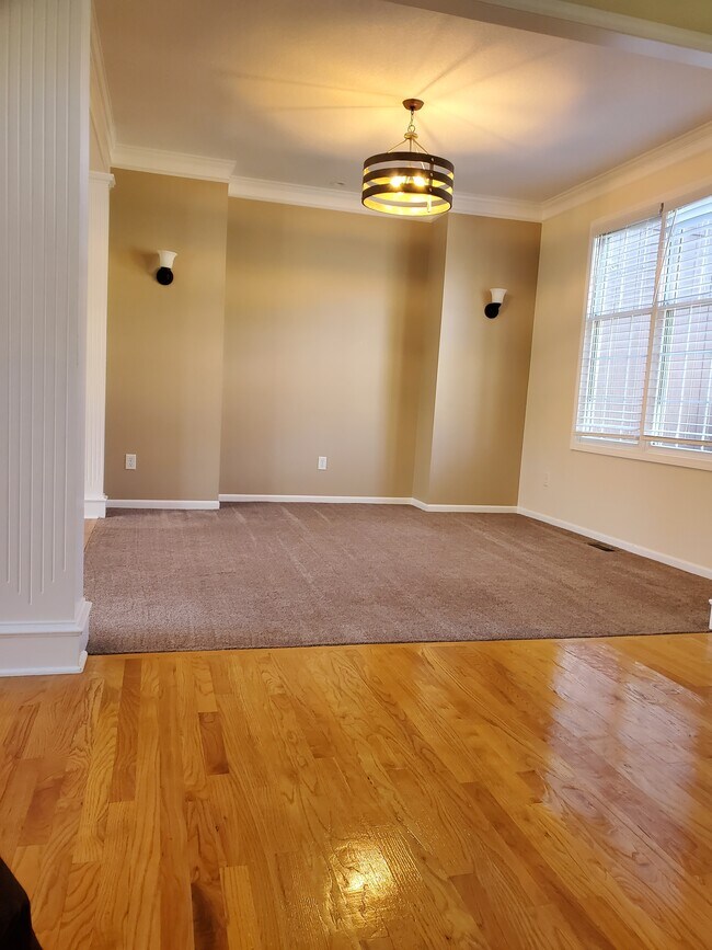 Building Photo - 14612 S Hallet St