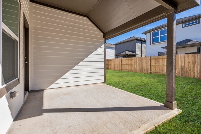 Building Photo - 2215 Villa Bella Ln